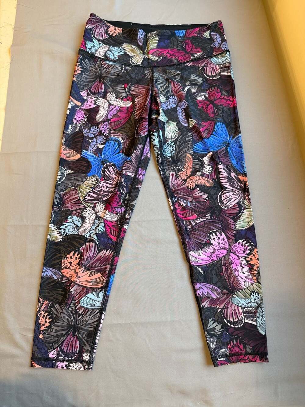 Victoria Sport Butterfly Print Athletic Leggings